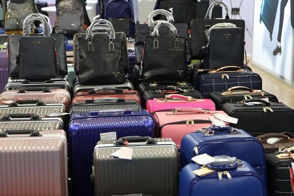 欧美疯抢中国箱包订单已排到明年，利好哪些企业？