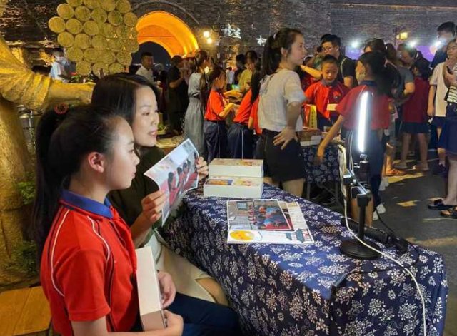 浙江小学生自制月饼售卖筹款助学，你如何看待他们的举动？