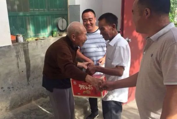 70岁党员每月补贴