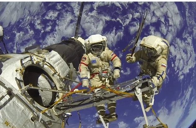航天员出舱的时候被保护得像宝宝，他们在出舱的时候需要注意什么？