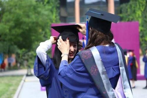 清华毕业做家政是人才浪费吗？