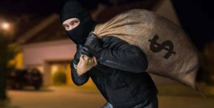 杭州一大妈“进货式”偷菜再被抓，屡教不改是否该对其严惩？