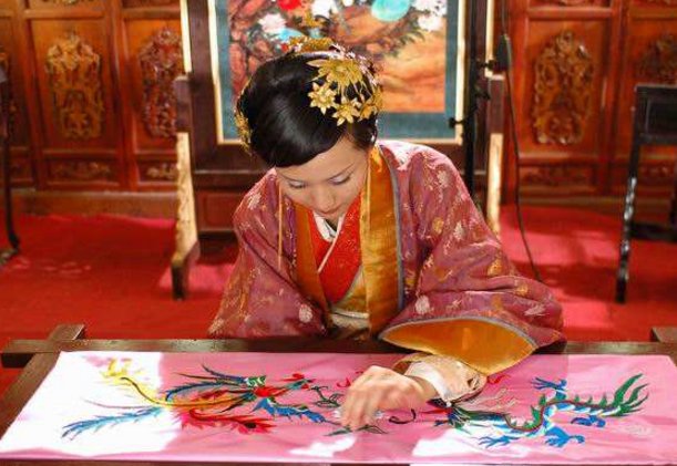 给古代后宫妃子，皇上做衣服的部门叫什么