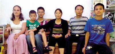 女子因丈夫早逝再嫁，前公婆主动叫她去相亲，他们之间是如何相处的？