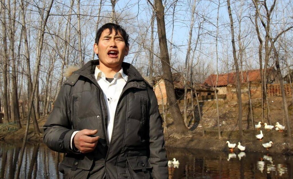 大衣哥漯河临颍演出被观众喊话快下去,这样的行为真的好吗?