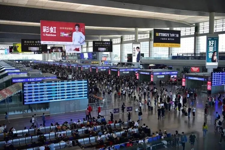 成都东站列车停发了，停发的原因是什么？