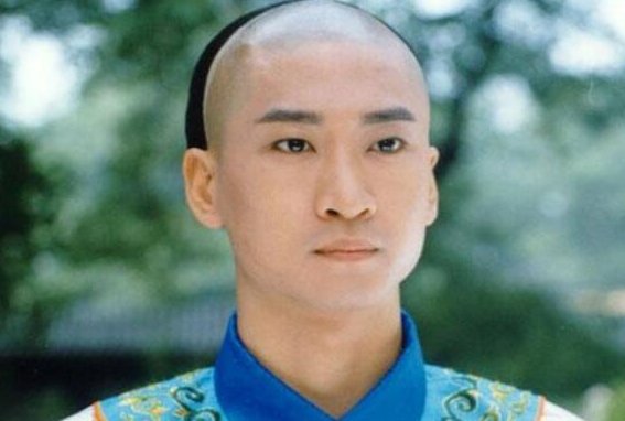 还珠格格里面的福尔康在历史里面是真实存在的吗？他指的是谁？