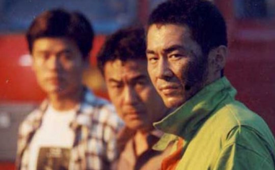 局长第一天上任被锁桌子上什么电视剧？