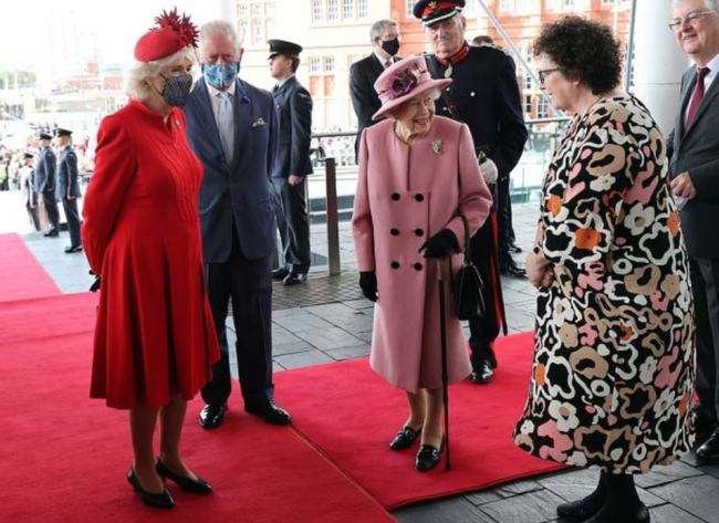 英国女王相当于什么职位？这个职位是否至关重要？