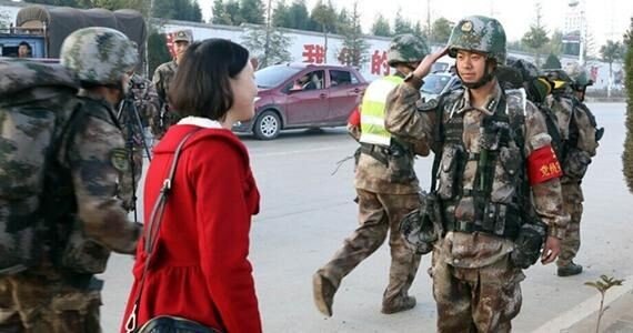 母亲将三岁女儿锁车内两小时去面试，你都见过哪些无可奈何之下作出决定的人？