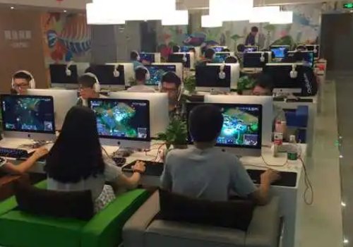 北京一网吧致多人感染，疫情期间私自营业导致疫情扩散需承担哪些责任？