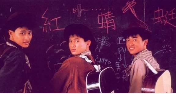 小虎队的解散是否是因为成员之间关系不和睦？