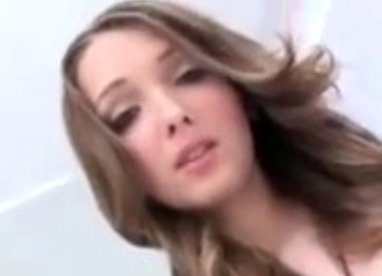 求该图人物名字