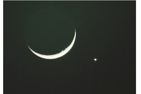 月亮旁边有一颗很亮的星星叫什么？