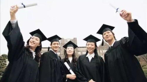 据统计九成网民学历学历不足本科，为何学历低的人更喜欢上网？