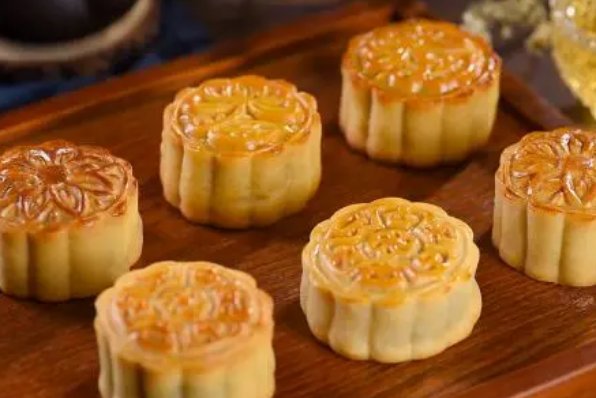 你如何看待云南男子买到9天后生产的月饼这件事？