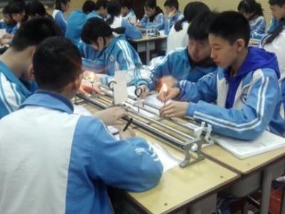 江西物理老师室内演示电流，在这个过程中要注意什么？