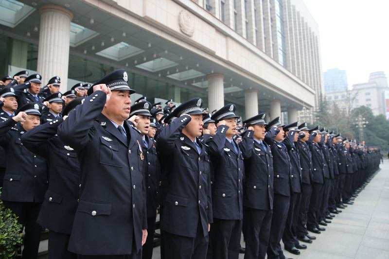 哈尔滨查处19名警察，他们利用职务之便都做了什么？