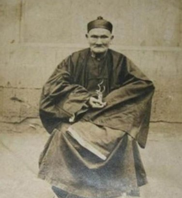 世界上活的最长的人