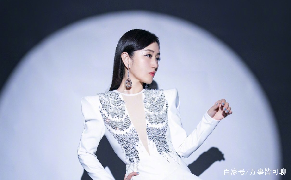 杨钰莹在乐坛有着怎样的地位,为何网友都称她为岗岗姐?