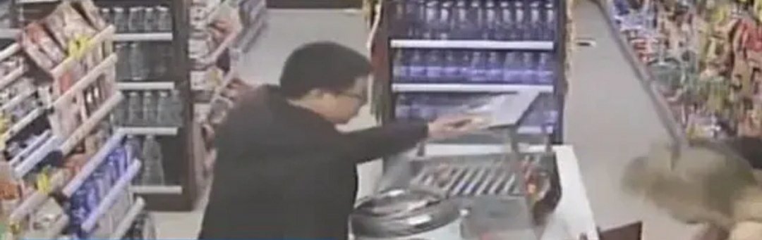 失恋醉汉强吻男店员，对此你怎么看？