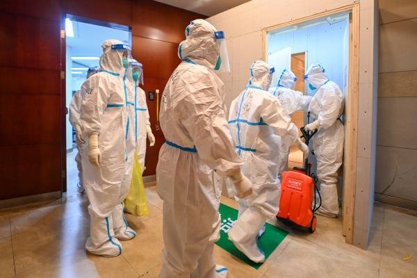 男子隔离转运中逃脱被行拘，男子为何做出如此极端之举？