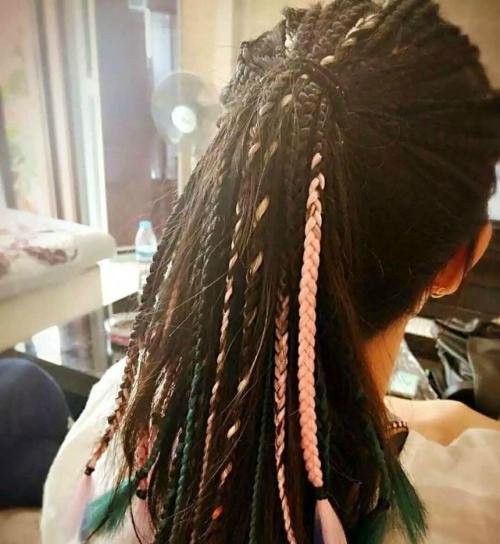 重庆一女孩编完脏辫后报警称5300元太贵，最终是如何解决此事的？