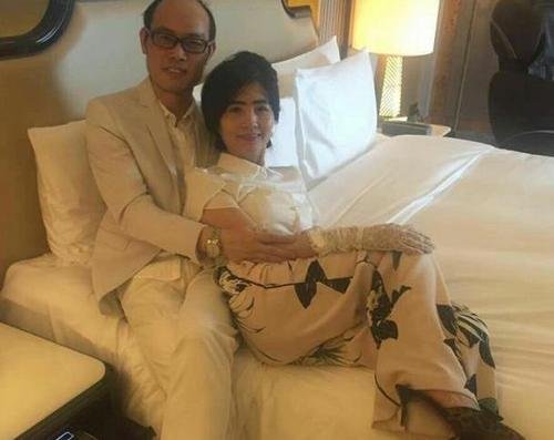 51岁阿姨参加《非诚勿扰》相亲,被34岁小伙牵走,两人现状成如何?
