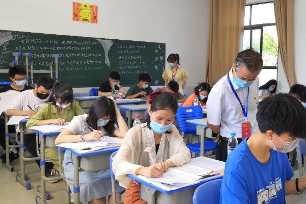 四川省高考2023状元分数