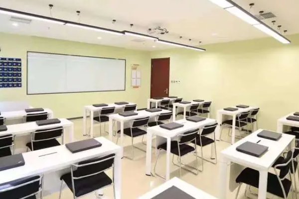 中公和华图哪个好？