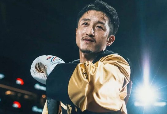 “拳王”邹市明被北京老大爷一拳KO,大爷的举动令邹市明有多措手不及?