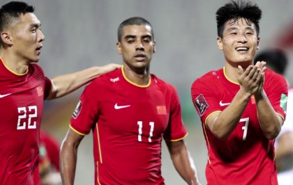 武磊当选国足3-2越南全场最佳，他的表现是否可以担得起亚洲球王的称号？