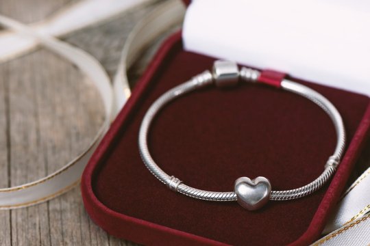 三种人不宜戴银子