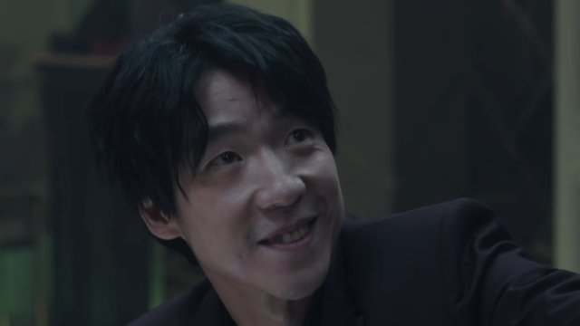 《扫黑风暴》这部热播剧中，徐英子咬桌角是什么意思？