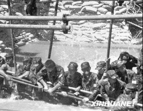 牺牲几个军人的生命救一个中国公民值得吗