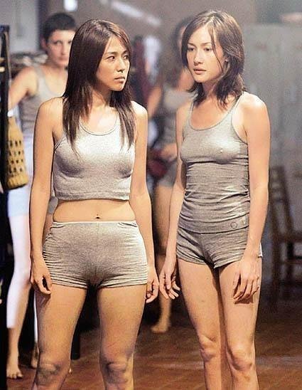 问一部电影名：我不知道算不算三 ji 片，只是最后有个情节是三个女主角被三个硬汉 上 了，那三个硬