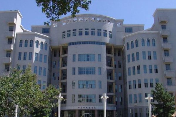 上完新疆政法学院干什么