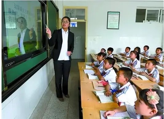 “突然有点心疼小学老师了”引发共鸣，作为一名小学老师有多辛苦？