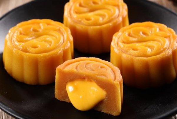 你如何看待云南男子买到9天后生产的月饼这件事？