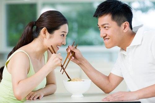 两个人在一起究竟是感情重要还是金钱重要