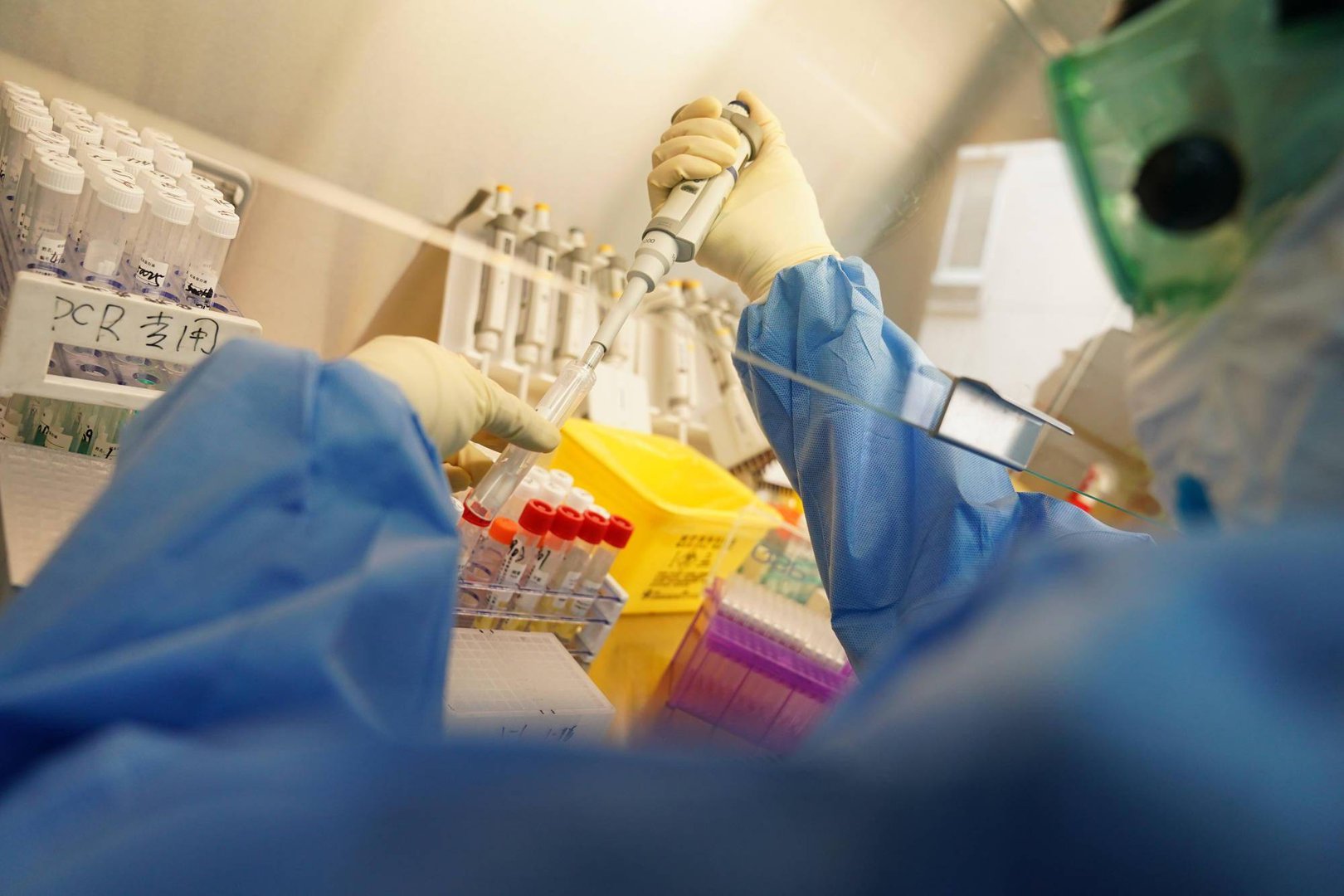 人在上海，阴性，“静止”了30天，却筋疲力尽，这种日子还要持续多久？