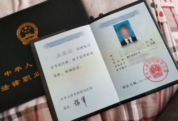 法律职业资格证考试合格分数线？