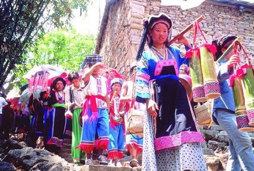 布依族在大年初一有什么习俗是挑水吗？