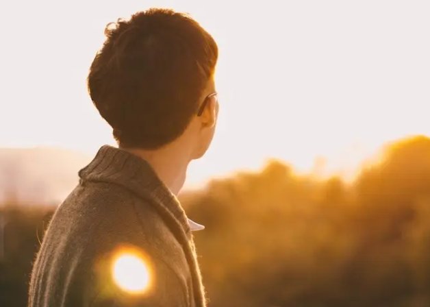 50岁被裁的女空乘在空窗期自学获offer！她的经历给予我们哪些启示？