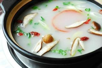 三天不吃青两眼冒金星，这句话是想表达什么？