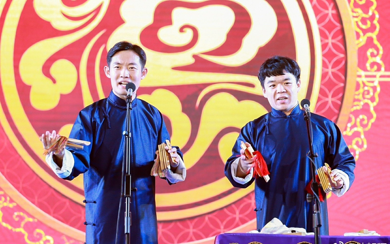 德云社中王昊悦是从什么时候开始接触相声这一行业的呢？