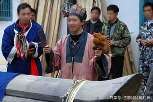 农村丧事抬棺材上山，为啥还要在棺材上放一只鸡？有什么讲究？