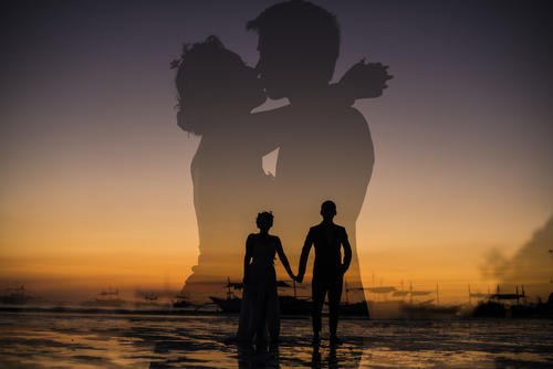 一个人爱你的是什么表现，什么是爱情？