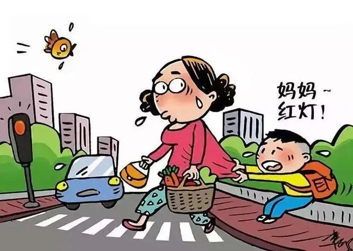 西安大妈拉着童车转圈致孩子摔出,陪孩子玩要注意哪些安全问题?