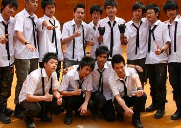 为什么李炜托奶李天王，张杰把门关了？